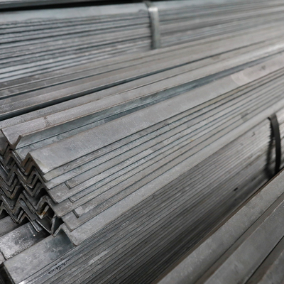 Camada galvanizada laminada a alta temperatura do zinco do perfil do aço em barra de ângulo com categoria AISI 6mm