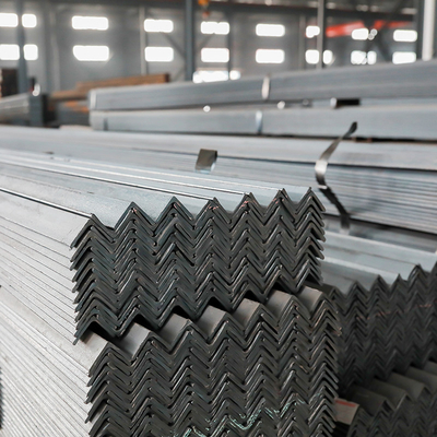 O zinco pintou o perfil Q235 0.8mm laminado a alta temperatura galvanizado das barras de aços do ângulo