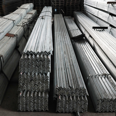 O zinco pintou o perfil Q235 0.8mm laminado a alta temperatura galvanizado das barras de aços do ângulo